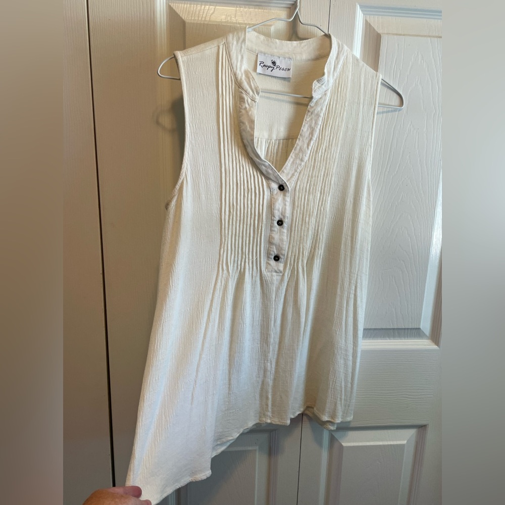 Off White Sleeveless Layering Top by Raspy Peach Size Medium M Lightweight